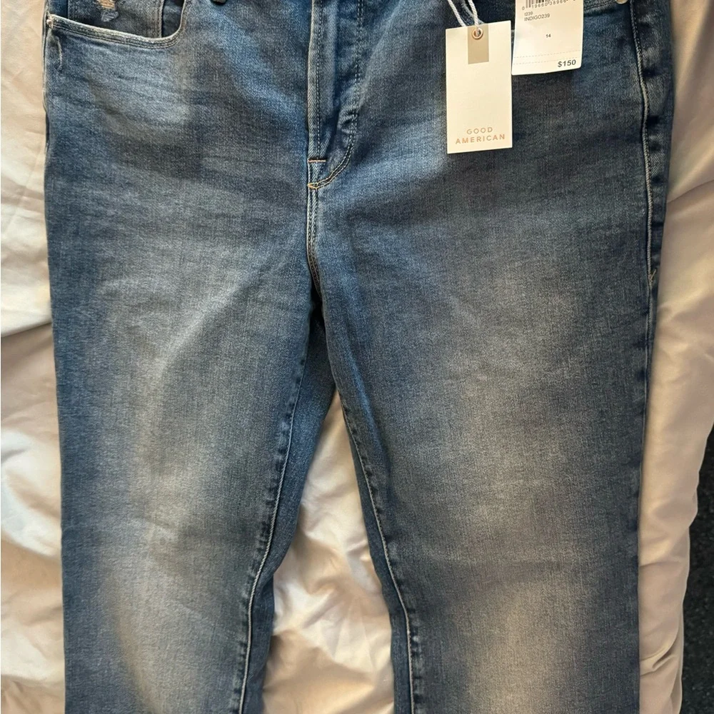 Unworn Good American jeans size 14 x 32. - Picture 5 of 6